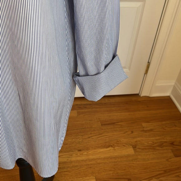Theory light blue pinstriped cotton tunic with button back slit opening NWOT - Picture 8 of 10